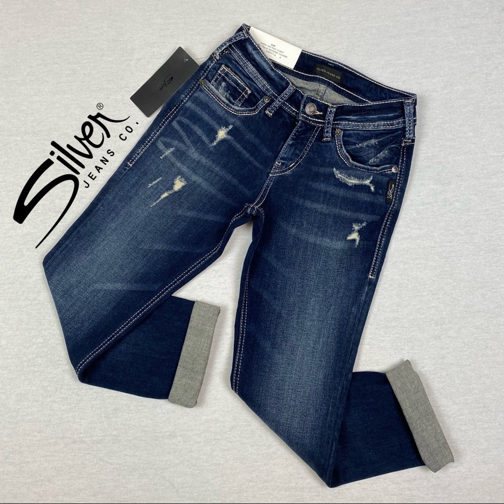 NWT Silver Suki Distressed Mid Rise Curvy Frayed Ankle Capri Dark Denim Jeans